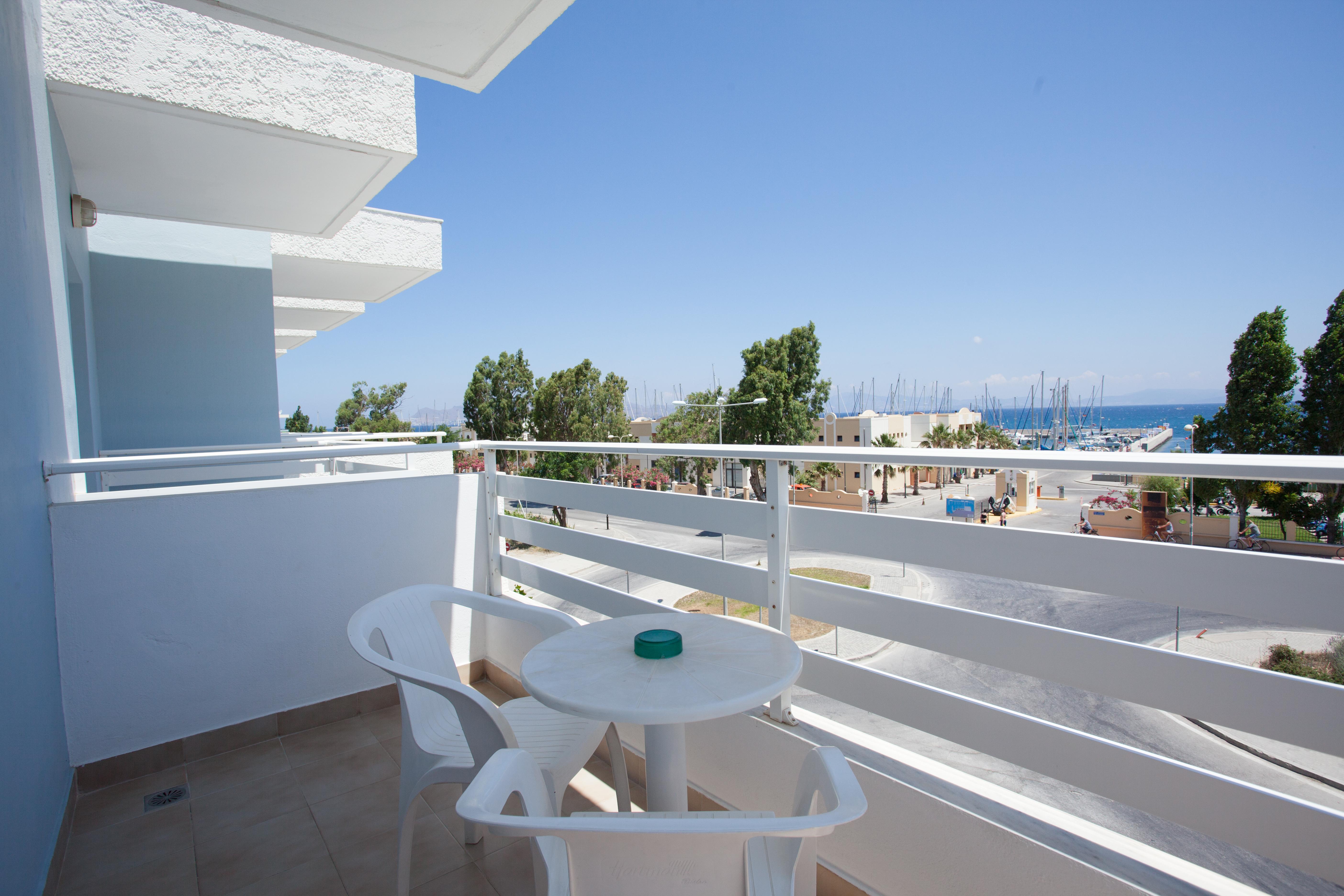 Bay Hotel 2*